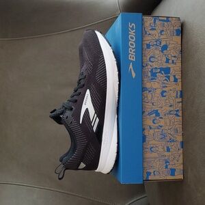 BROOKS Revel 5 Hybrid Running Shoe